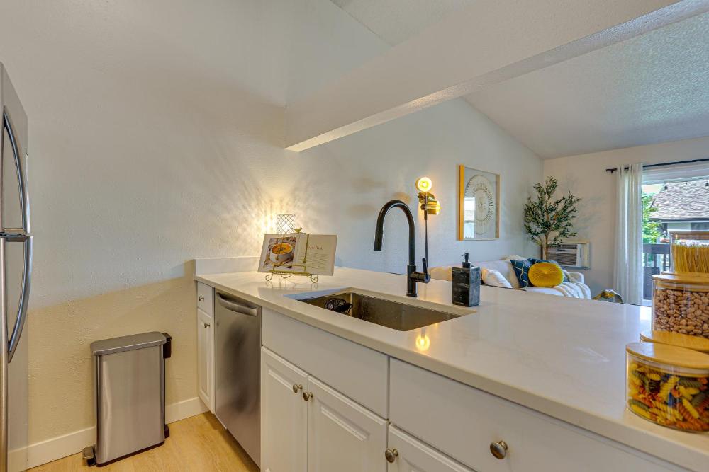 1 Mi to Dtwn Condo with Pool Access in Castle Rock